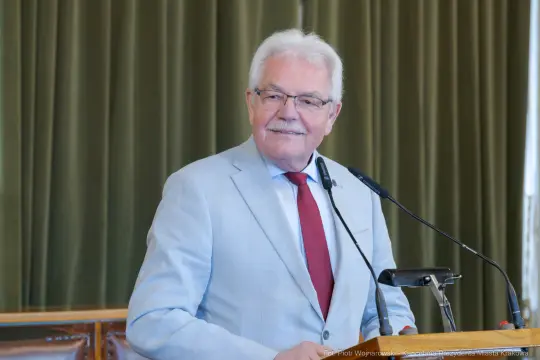 872_011_fot. Piotr Wojnarowski.jpg - Światowy Dzień Przewodnika Turystycznego, Kraków, Stanisław Kracik, Prezydent Miasta Krakowa, przewodnicy turystyczni Kraków, turystyka Kraków, zabytki Krakowa, dziedzictwo kulturowe, folklor Małopolski, Sala Obrad Rady Miasta Krakowa, uroczystości Kraków