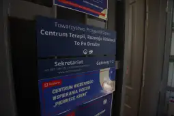 Tablice informacyjne Centrum Terapii, Rozwoju i Edukacji To Po Drodze w Krakowie.