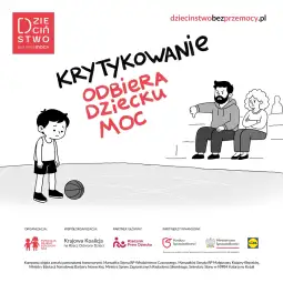Chłopiec grający w koszykówkę, obok rodziców z hasłem o krytykowaniu dzieci.