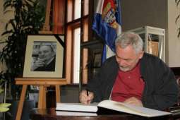 Sławomir Mrożek nie żyje. Księga kondolencyjna w krakowskim magistracie