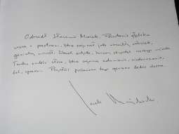 Sławomir Mrożek nie żyje. Księga kondolencyjna w krakowskim magistracie