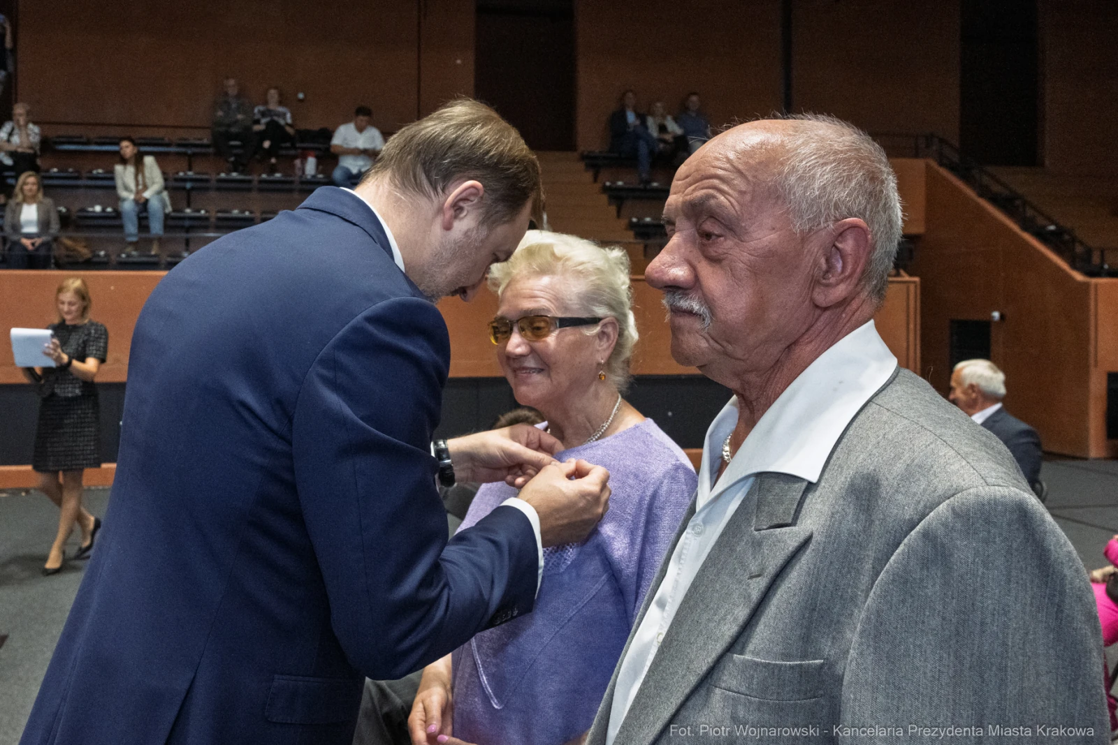 Uroczystość wręczenia odznaczeń starszym osobom.  Autor: Piotr Wojnarowski