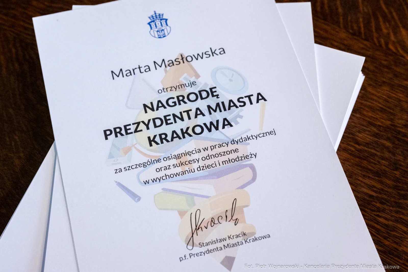 Nagroda Prezydenta Miasta Krakowa dla Marty Maślowskiej za osiągnięcia w pracy dydaktycznej.  Autor: Piotr Wojnarowski