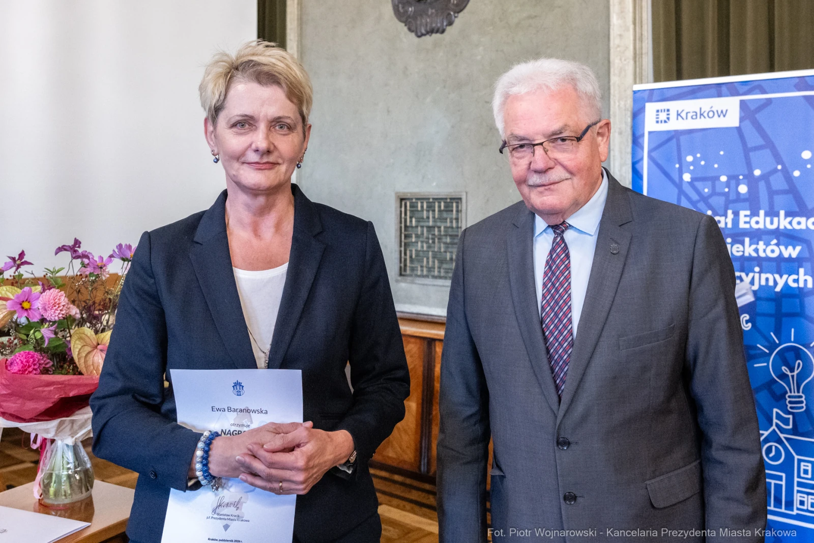 875_023_fot. Piotr Wojnarowski.jpg - Nagrody Prezydenta Miasta Krakowa, Dzień Edukacji Narodowej, edukacja Kraków, dyrektorzy szkół Kraków, nagrody dla nauczycieli, Wydział Edukacji i Projektów Edukacyjnych, uroczystość w Krakowie, szkolnictwo Kraków, wyróżnienia dla pedagogów, zdjęcia  Autor: Piotr Wojnarowski