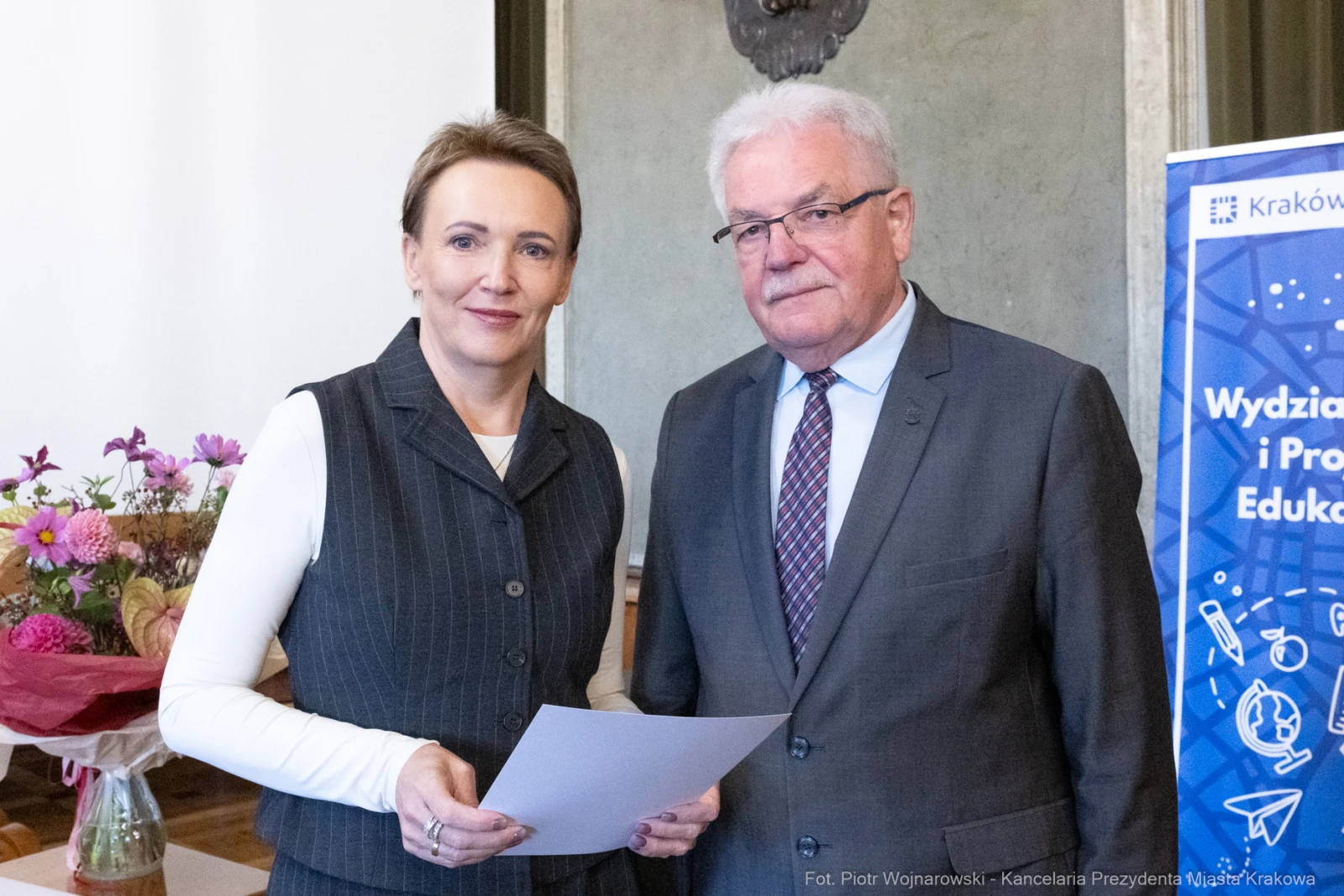 875_027_fot. Piotr Wojnarowski.jpg - Nagrody Prezydenta Miasta Krakowa, Dzień Edukacji Narodowej, edukacja Kraków, dyrektorzy szkół Kraków, nagrody dla nauczycieli, Wydział Edukacji i Projektów Edukacyjnych, uroczystość w Krakowie, szkolnictwo Kraków, wyróżnienia dla pedagogów, zdjęcia  Autor: Piotr Wojnarowski