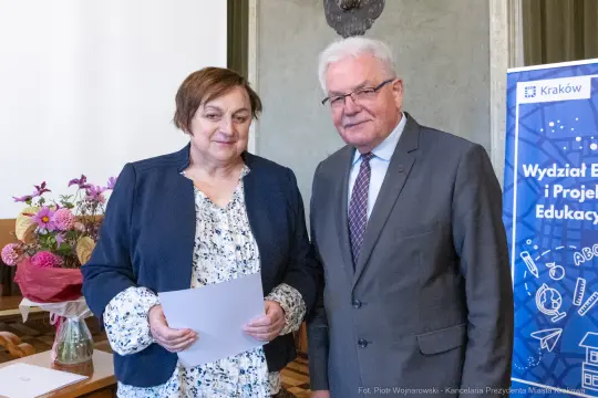 875_028_fot. Piotr Wojnarowski.jpg - Nagrody Prezydenta Miasta Krakowa, Dzień Edukacji Narodowej, edukacja Kraków, dyrektorzy szkół Kraków, nagrody dla nauczycieli, Wydział Edukacji i Projektów Edukacyjnych, uroczystość w Krakowie, szkolnictwo Kraków, wyróżnienia dla pedagogów, zdjęcia