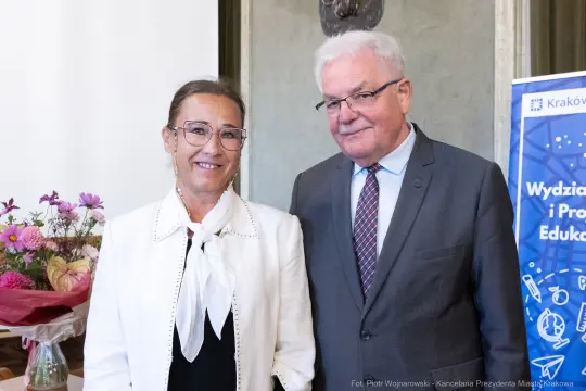 875_060_fot. Piotr Wojnarowski.jpg - Nagrody Prezydenta Miasta Krakowa, Dzień Edukacji Narodowej, edukacja Kraków, dyrektorzy szkół Kraków, nagrody dla nauczycieli, Wydział Edukacji i Projektów Edukacyjnych, uroczystość w Krakowie, szkolnictwo Kraków, wyróżnienia dla pedagogów, zdjęcia