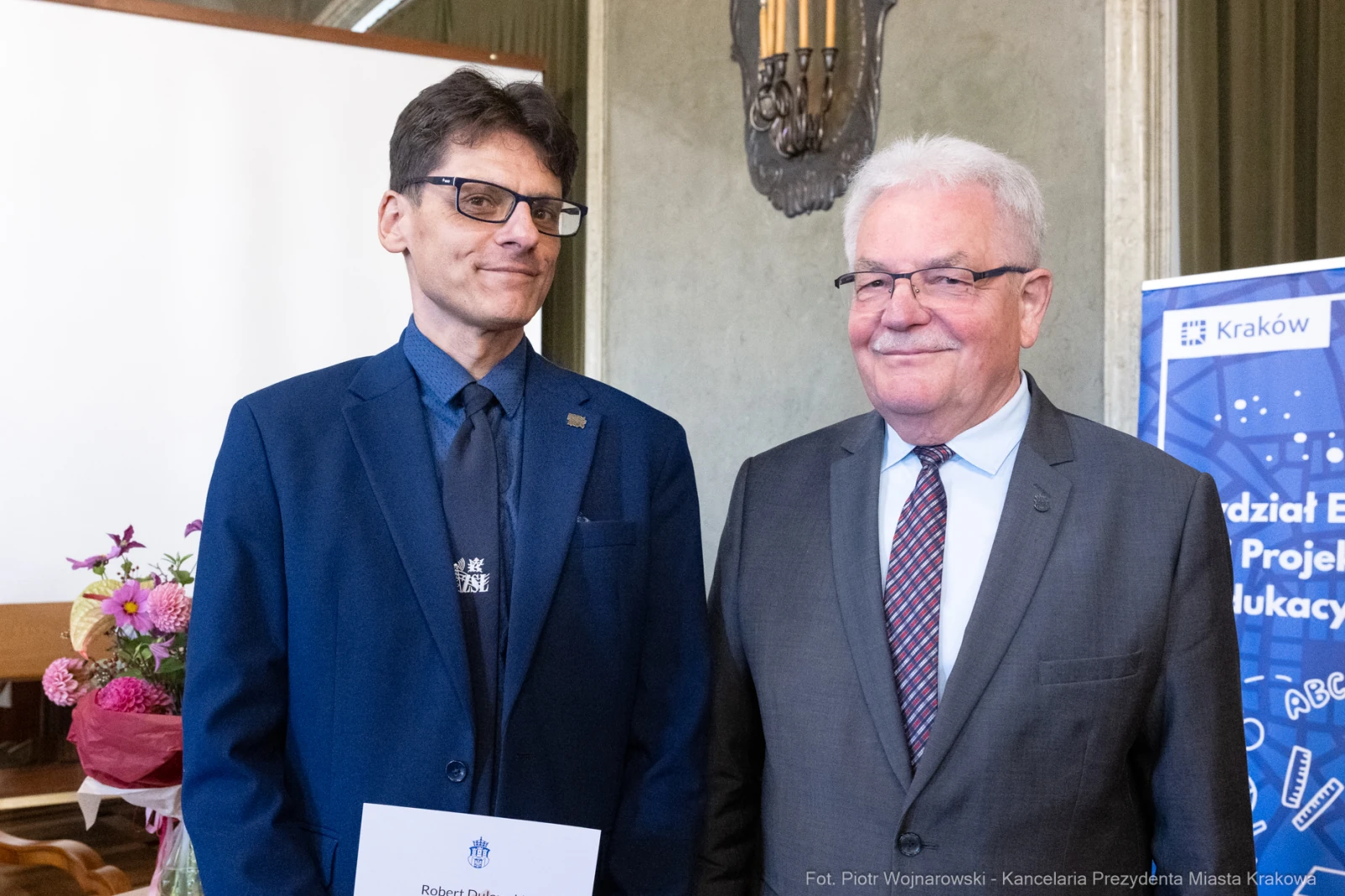 875_062_fot. Piotr Wojnarowski.jpg - Nagrody Prezydenta Miasta Krakowa, Dzień Edukacji Narodowej, edukacja Kraków, dyrektorzy szkół Kraków, nagrody dla nauczycieli, Wydział Edukacji i Projektów Edukacyjnych, uroczystość w Krakowie, szkolnictwo Kraków, wyróżnienia dla pedagogów, zdjęcia  Autor: Piotr Wojnarowski