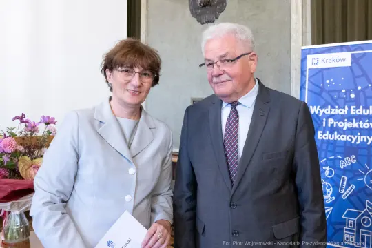 875_074_fot. Piotr Wojnarowski.jpg - Nagrody Prezydenta Miasta Krakowa, Dzień Edukacji Narodowej, edukacja Kraków, dyrektorzy szkół Kraków, nagrody dla nauczycieli, Wydział Edukacji i Projektów Edukacyjnych, uroczystość w Krakowie, szkolnictwo Kraków, wyróżnienia dla pedagogów, zdjęcia