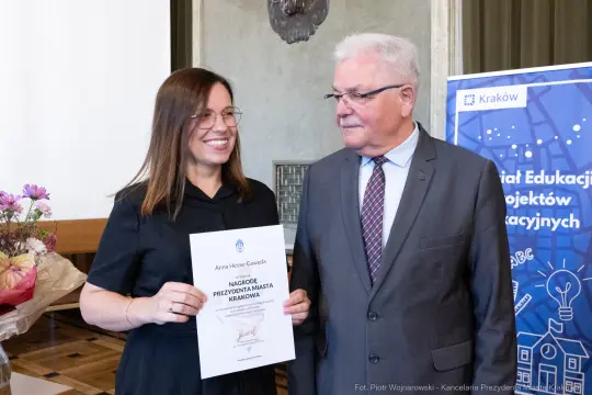 Wręczenie nagrody Prezydenta Miasta Krakowa Annie Hancewicz.