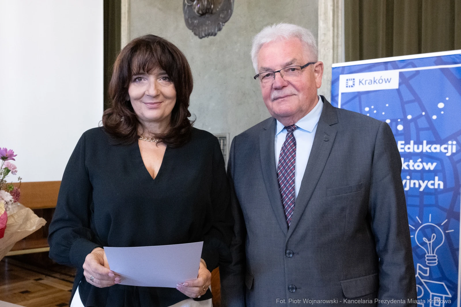 875_088_fot. Piotr Wojnarowski.jpg - Nagrody Prezydenta Miasta Krakowa, Dzień Edukacji Narodowej, edukacja Kraków, dyrektorzy szkół Kraków, nagrody dla nauczycieli, Wydział Edukacji i Projektów Edukacyjnych, uroczystość w Krakowie, szkolnictwo Kraków, wyróżnienia dla pedagogów, zdjęcia  Autor: Piotr Wojnarowski