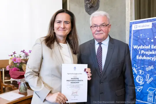 Wręczenie nagrody Prezydenta Miasta Krakowa Agnieszce Łabędzkiej.