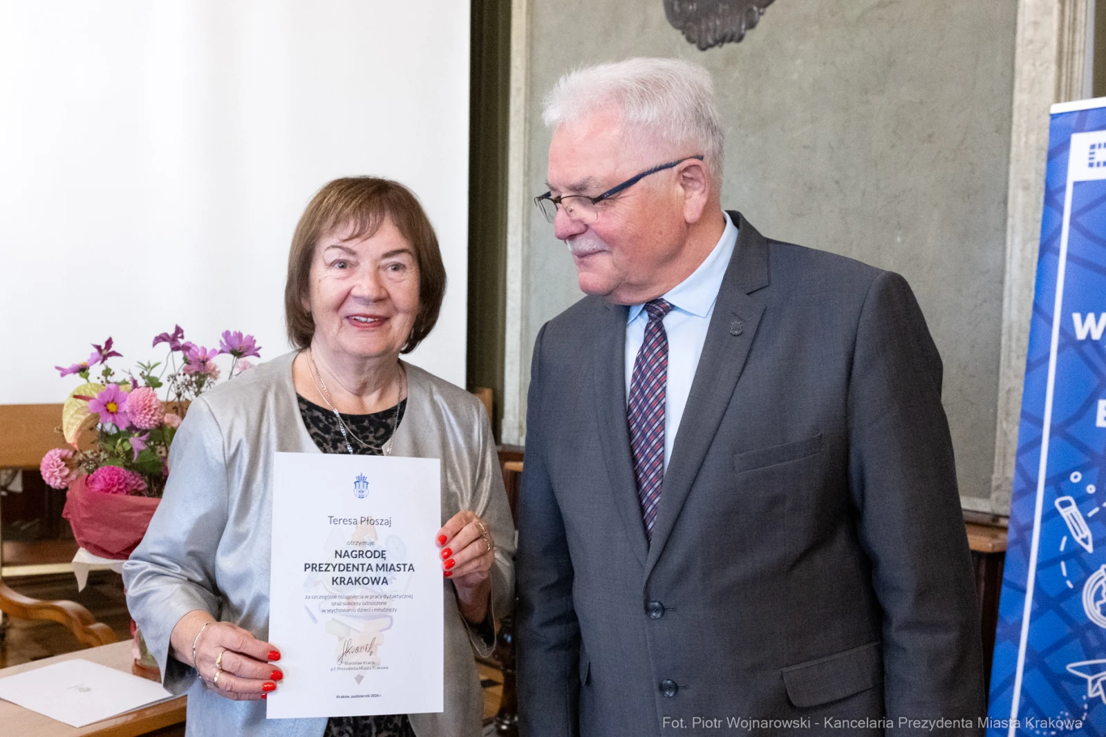 Wręczenie nagrody Prezydenta Miasta Krakowa Teresie Płuciennik.  Autor: Piotr Wojnarowski