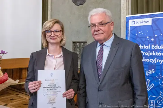 875_199_fot. Piotr Wojnarowski.jpg - Nagrody Prezydenta Miasta Krakowa, Dzień Edukacji Narodowej, edukacja Kraków, dyrektorzy szkół Kraków, nagrody dla nauczycieli, Wydział Edukacji i Projektów Edukacyjnych, uroczystość w Krakowie, szkolnictwo Kraków, wyróżnienia dla pedagogów, zdjęcia