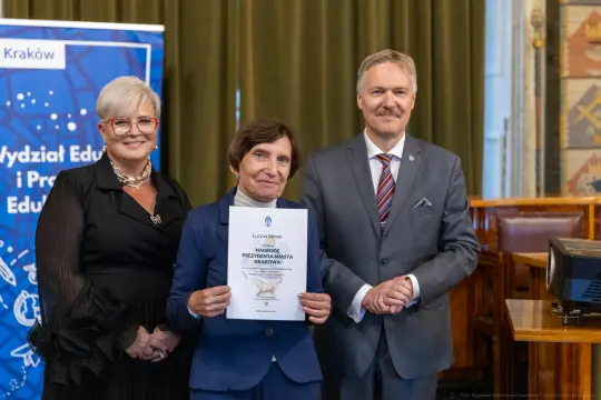 Wręczenie nagrody przez przedstawicieli miasta Krakowa.