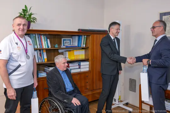 Spotkanie z medalistą paraolimpijskim i wręczenie nagród.