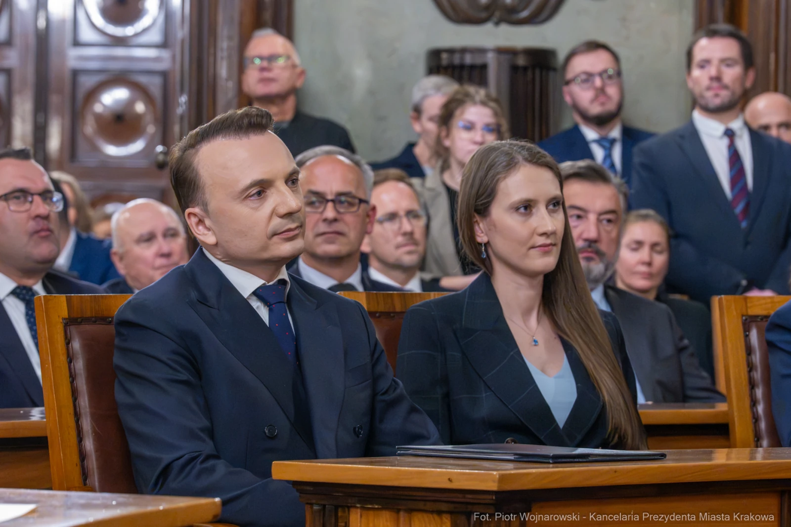 881_024_fot. Piotr Wojnarowski.jpg - Łukasz Gibała, Prezydent Miasta Krakowa, ślubowanie Prezydenta Krakowa, Urząd Miasta Krakowa, Rada Miasta Krakowa, Stanisław Kracik, samorząd Kraków, władze Krakowa, zaprzysiężenie prezydenta, zaprzysiężenie Łukasza Gibały, Kraków dla Mieszkańców, insygnia władzy Krakowa  Autor: Piotr Wojnarowski