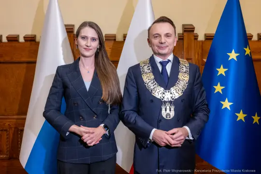 881_065_fot. Piotr Wojnarowski.jpg - Łukasz Gibała, Prezydent Miasta Krakowa, ślubowanie Prezydenta Krakowa, Urząd Miasta Krakowa, Rada Miasta Krakowa, Stanisław Kracik, samorząd Kraków, władze Krakowa, zaprzysiężenie prezydenta, zaprzysiężenie Łukasza Gibały, Kraków dla Mieszkańców, insygnia władzy Krakowa