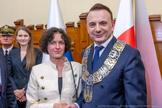 UMK_0734.jpg - Łukasz Gibała, Prezydent Miasta Krakowa, zaprzysiężenie, Urząd Miasta Krakowa, gratulacje, samorząd, uroczystość, Kraków, wydarzenie, nowa kadencja, tradycja, dziedzictwo Krakowa