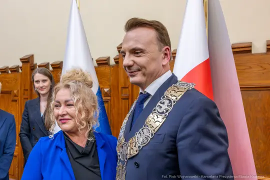UMK_0859.jpg - Łukasz Gibała, Prezydent Miasta Krakowa, zaprzysiężenie, Urząd Miasta Krakowa, gratulacje, samorząd, uroczystość, Kraków, wydarzenie, nowa kadencja, tradycja, dziedzictwo Krakowa
