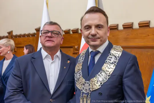 UMK_1310.jpg - Łukasz Gibała, Prezydent Miasta Krakowa, zaprzysiężenie, Urząd Miasta Krakowa, gratulacje, samorząd, uroczystość, Kraków, wydarzenie, nowa kadencja, tradycja, dziedzictwo Krakowa
