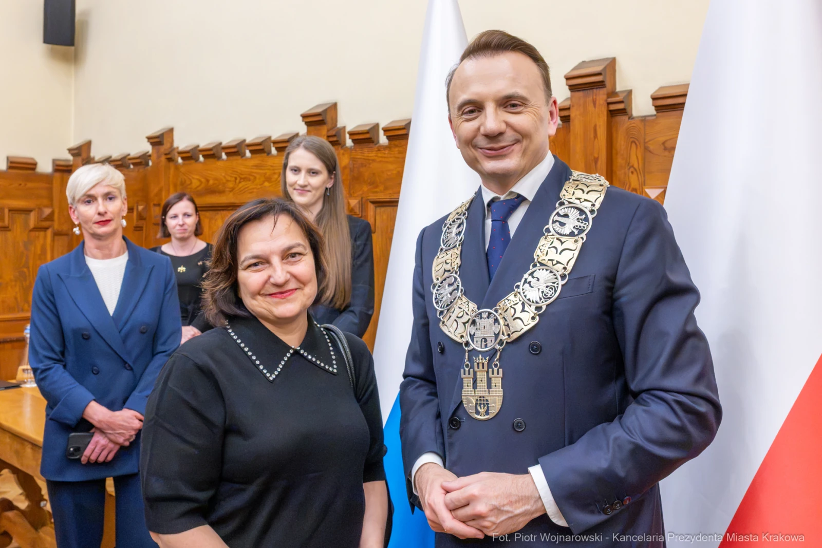 UMK_2330.jpg - Łukasz Gibała, Prezydent Miasta Krakowa, zaprzysiężenie, Urząd Miasta Krakowa, gratulacje, samorząd, uroczystość, Kraków, wydarzenie, nowa kadencja, tradycja, dziedzictwo Krakowa  Autor: Piotr Wojnarowski