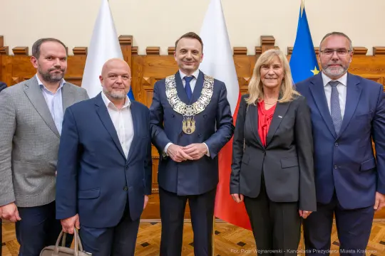 UMK_2423.jpg - Łukasz Gibała, Prezydent Miasta Krakowa, zaprzysiężenie, Urząd Miasta Krakowa, gratulacje, samorząd, uroczystość, Kraków, wydarzenie, nowa kadencja, tradycja, dziedzictwo Krakowa