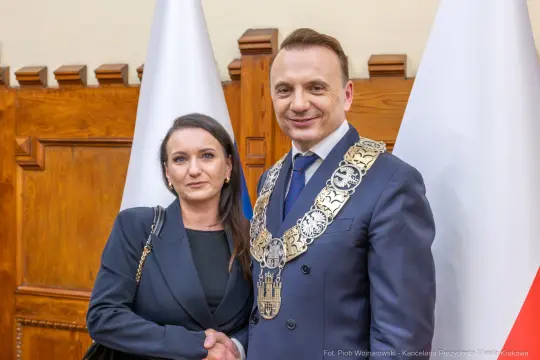 UMK_2531.jpg - Łukasz Gibała, Prezydent Miasta Krakowa, zaprzysiężenie, Urząd Miasta Krakowa, gratulacje, samorząd, uroczystość, Kraków, wydarzenie, nowa kadencja, tradycja, dziedzictwo Krakowa