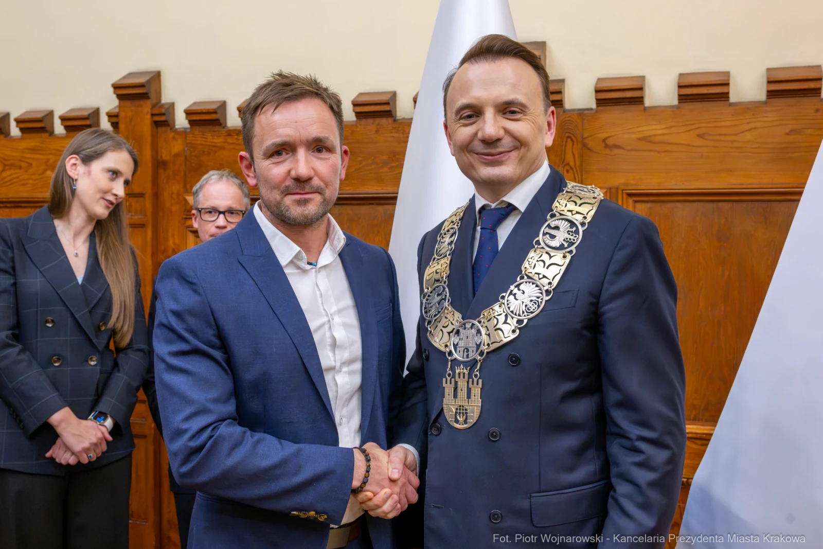 UMK_2584.jpg - Łukasz Gibała, Prezydent Miasta Krakowa, zaprzysiężenie, Urząd Miasta Krakowa, gratulacje, samorząd, uroczystość, Kraków, wydarzenie, nowa kadencja, tradycja, dziedzictwo Krakowa  Autor: Piotr Wojnarowski