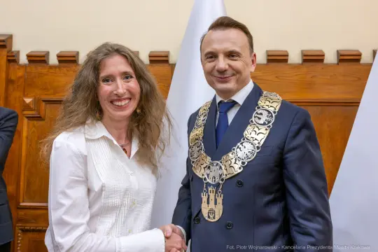 UMK_2600.jpg - Łukasz Gibała, Prezydent Miasta Krakowa, zaprzysiężenie, Urząd Miasta Krakowa, gratulacje, samorząd, uroczystość, Kraków, wydarzenie, nowa kadencja, tradycja, dziedzictwo Krakowa