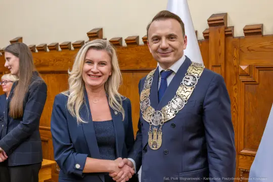 UMK_2627.jpg - Łukasz Gibała, Prezydent Miasta Krakowa, zaprzysiężenie, Urząd Miasta Krakowa, gratulacje, samorząd, uroczystość, Kraków, wydarzenie, nowa kadencja, tradycja, dziedzictwo Krakowa