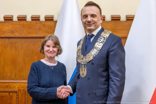 UMK_2810.jpg - Łukasz Gibała, Prezydent Miasta Krakowa, zaprzysiężenie, Urząd Miasta Krakowa, gratulacje, samorząd, uroczystość, Kraków, wydarzenie, nowa kadencja, tradycja, dziedzictwo Krakowa