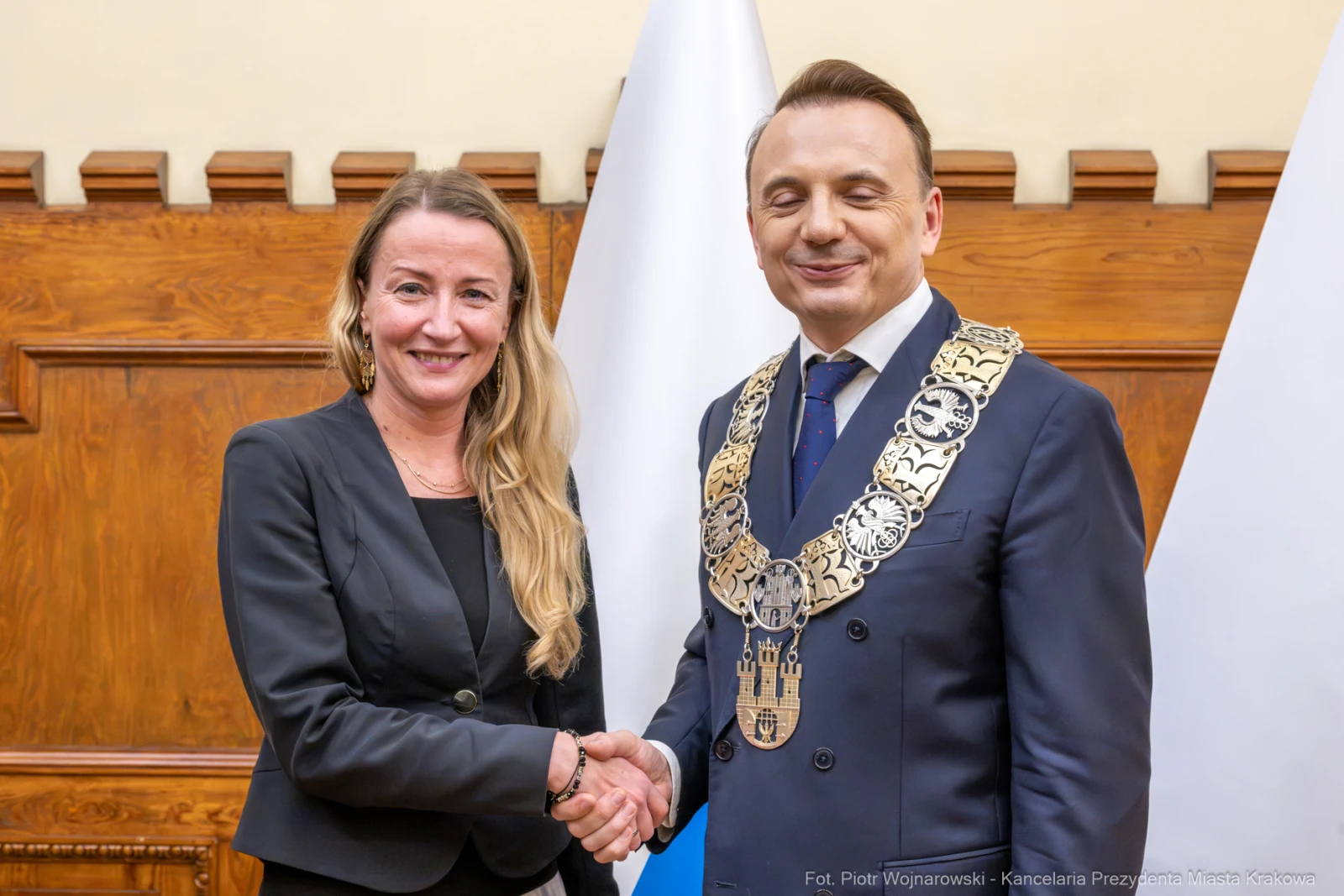 UMK_2819.jpg - Łukasz Gibała, Prezydent Miasta Krakowa, zaprzysiężenie, Urząd Miasta Krakowa, gratulacje, samorząd, uroczystość, Kraków, wydarzenie, nowa kadencja, tradycja, dziedzictwo Krakowa  Autor: Piotr Wojnarowski