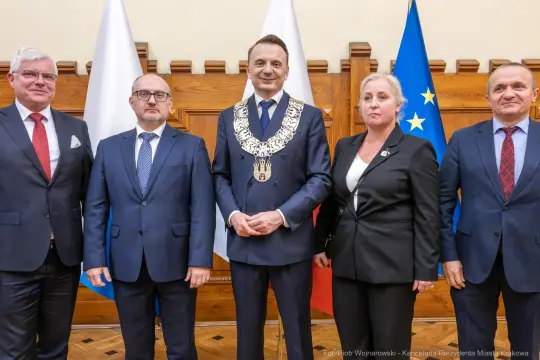 UMK_2885.jpg - Łukasz Gibała, Prezydent Miasta Krakowa, zaprzysiężenie, Urząd Miasta Krakowa, gratulacje, samorząd, uroczystość, Kraków, wydarzenie, nowa kadencja, tradycja, dziedzictwo Krakowa