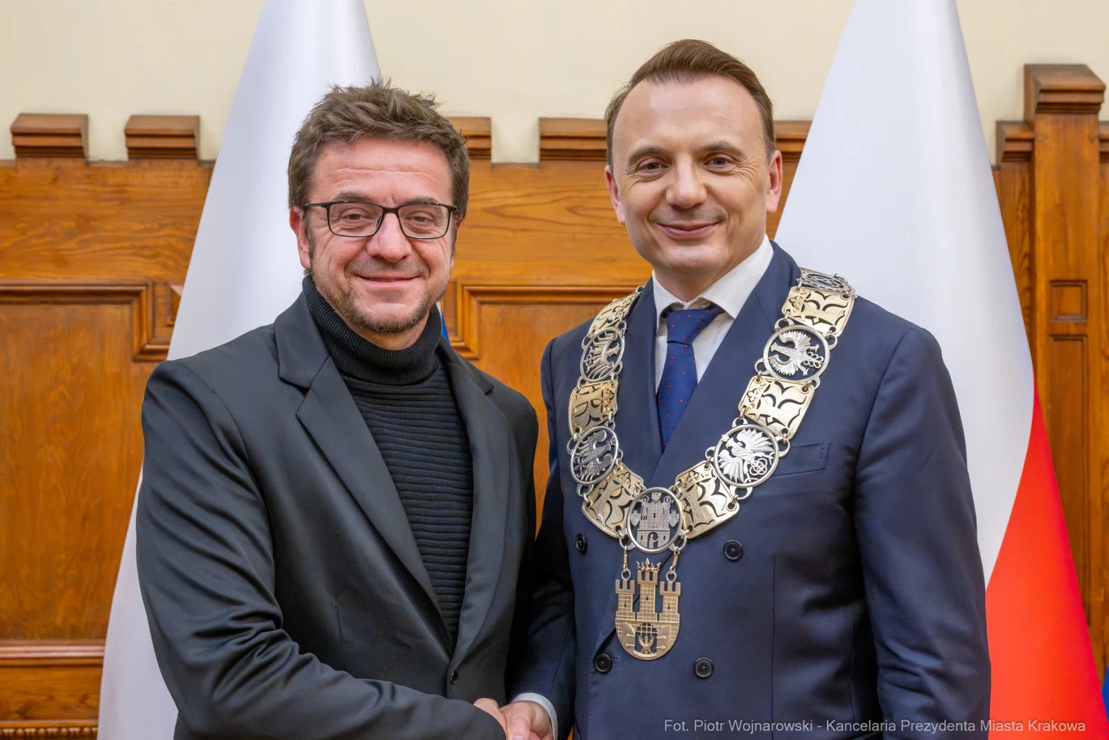 UMK_3104.jpg - Łukasz Gibała, Prezydent Miasta Krakowa, zaprzysiężenie, Urząd Miasta Krakowa, gratulacje, samorząd, uroczystość, Kraków, wydarzenie, nowa kadencja, tradycja, dziedzictwo Krakowa  Autor: Piotr Wojnarowski