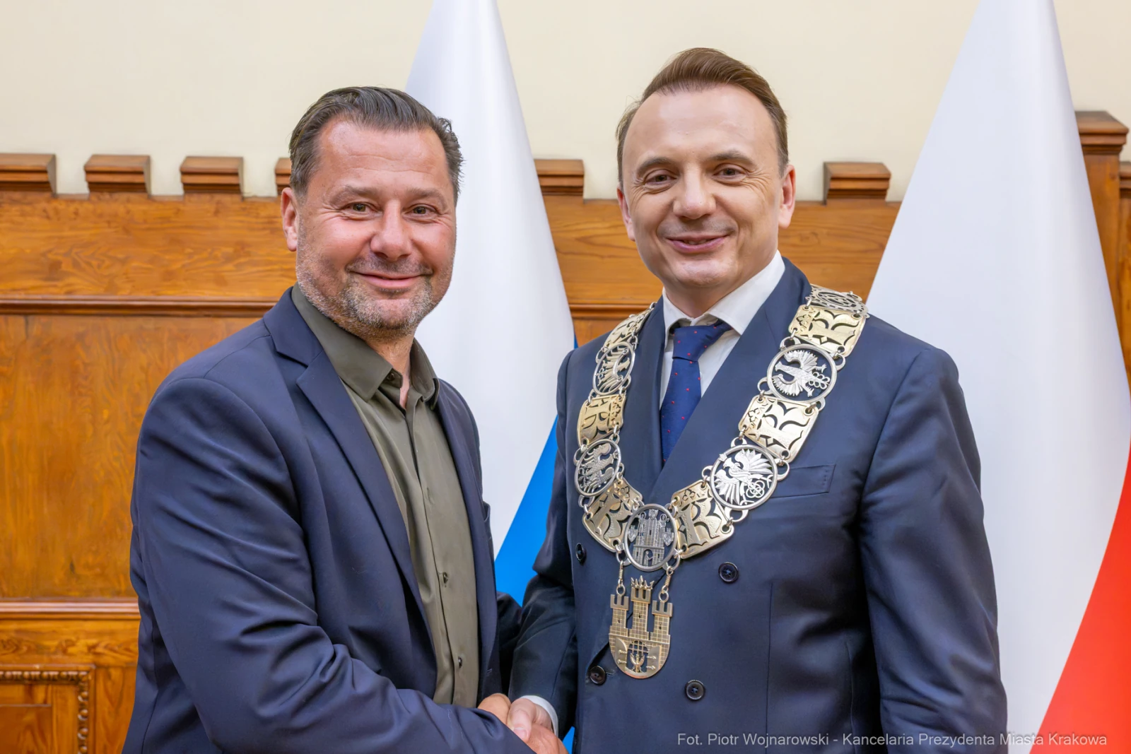 UMK_3176.jpg - Łukasz Gibała, Prezydent Miasta Krakowa, zaprzysiężenie, Urząd Miasta Krakowa, gratulacje, samorząd, uroczystość, Kraków, wydarzenie, nowa kadencja, tradycja, dziedzictwo Krakowa  Autor: Piotr Wojnarowski