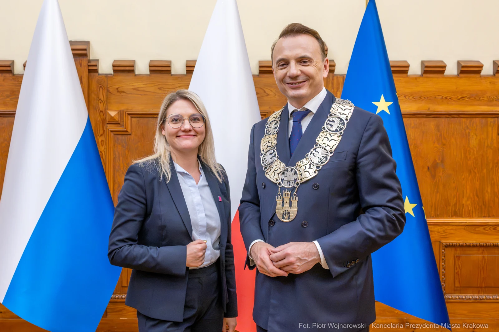 UMK_3332.jpg - Łukasz Gibała, Prezydent Miasta Krakowa, zaprzysiężenie, Urząd Miasta Krakowa, gratulacje, samorząd, uroczystość, Kraków, wydarzenie, nowa kadencja, tradycja, dziedzictwo Krakowa  Autor: Piotr Wojnarowski