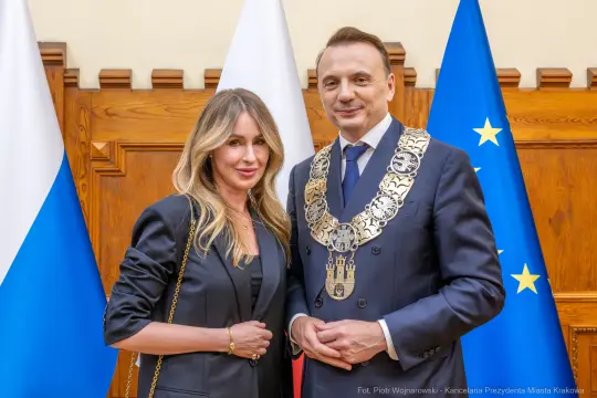 UMK_3350.jpg - Łukasz Gibała, Prezydent Miasta Krakowa, zaprzysiężenie, Urząd Miasta Krakowa, gratulacje, samorząd, uroczystość, Kraków, wydarzenie, nowa kadencja, tradycja, dziedzictwo Krakowa