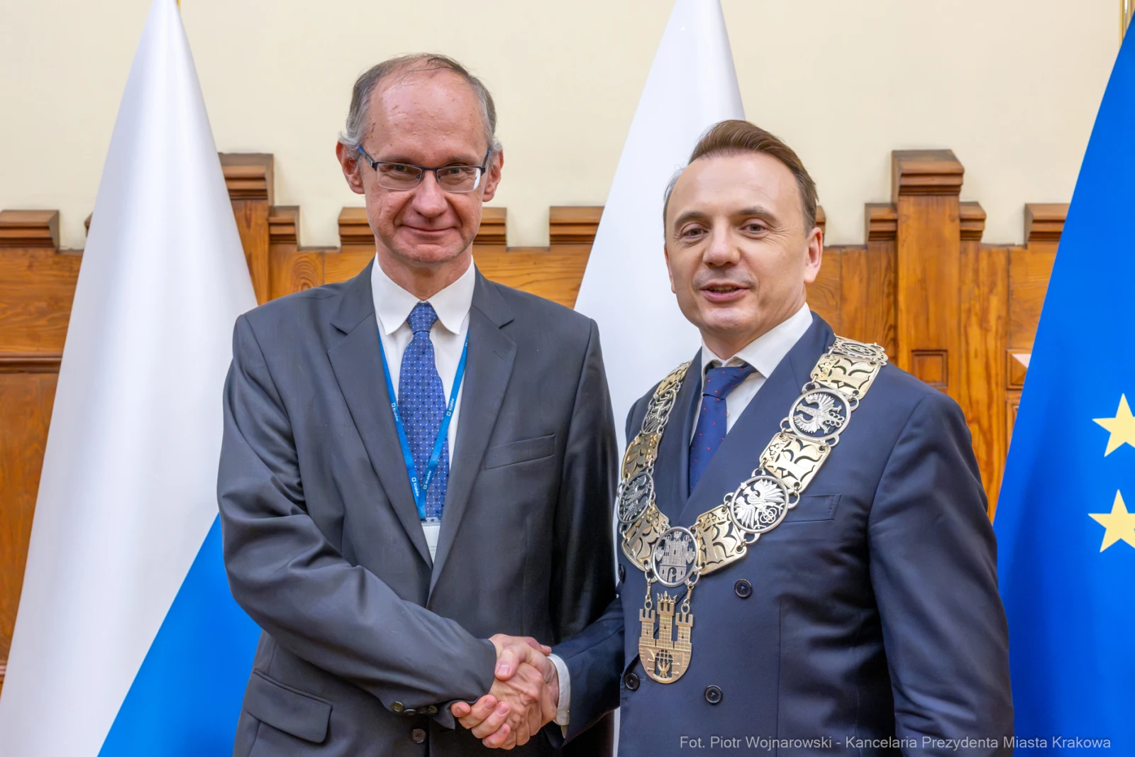UMK_3660.jpg - Łukasz Gibała, Prezydent Miasta Krakowa, zaprzysiężenie, Urząd Miasta Krakowa, gratulacje, samorząd, uroczystość, Kraków, wydarzenie, nowa kadencja, tradycja, dziedzictwo Krakowa  Autor: Piotr Wojnarowski