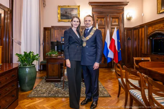 UMK_3838.jpg - Łukasz Gibała, Prezydent Miasta Krakowa, zaprzysiężenie, Urząd Miasta Krakowa, gratulacje, samorząd, uroczystość, Kraków, wydarzenie, nowa kadencja, tradycja, dziedzictwo Krakowa