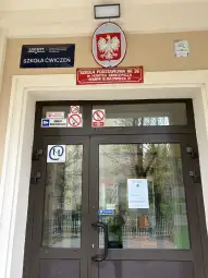 Wejście do Szkoły Podstawowej nr 36 w Krakowie.