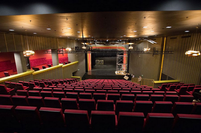 Nowy teatr w dawnym kinie… (video)