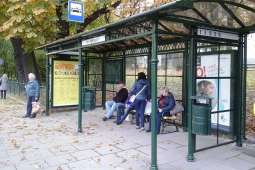 Stylowa wiata już na przystanku „Gertrudy”