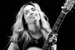 Julia Vikman zagra w weekend w Krakowie! [KONKURS] 