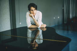 Kontrowersyjny pianista Georgijs Osokins wystąpi w Filharmonii Krakowskiej [KONKURS] 