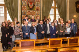 W Krakowie młodzi trzymają sztamę z seniorami