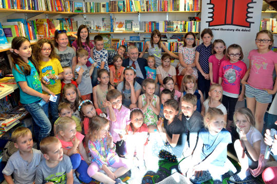 Prezydent czytał dzieciom w księgarni Pod Globusem