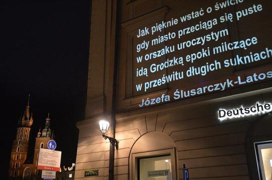 Wiersz na ścianie kamienicy przy ul. Brackiej