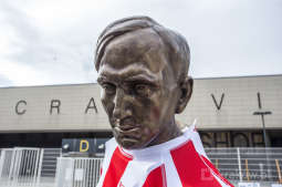 Odsłonięto pomnik legendy Cracovii i polskiego futbolu