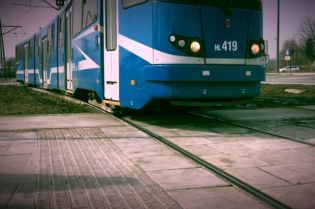Wymiana zwrotnicy na skrzyżowaniu ulic Ujastek i Mrozowej